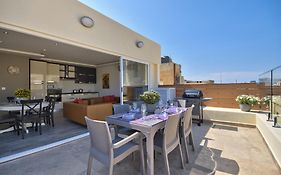 Valletta Luxe 3-Bedroom Duplex Penthouse With Sea View Terrace And Jacuzzi