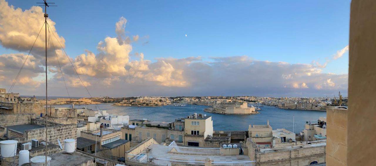 Valletta Luxe 3-Bedroom Duplex Penthouse With Sea View Terrace And Jacuzzi Camera foto
